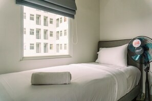 2 bedrooms, free WiFi - Minimalist 2Br Apartment At Serpong Garden Near Train Station (Cisauk)