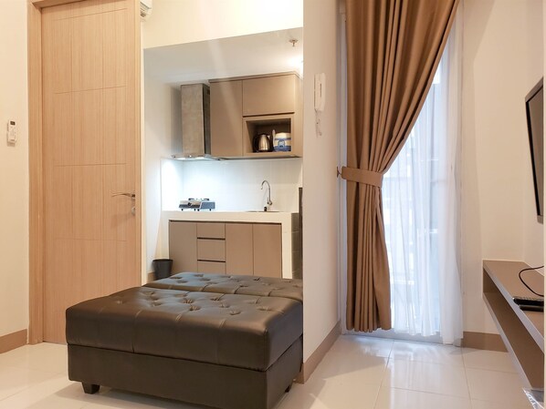 Living area - Nice And Elegant 2Br At 35Th Floor Tokyo Riverside Pik 2 Apartment (Teluknaga)