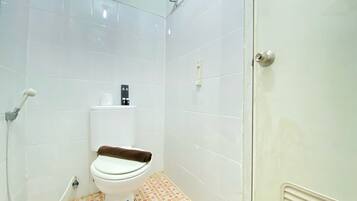 Studio | Bathroom | Free toiletries, towels