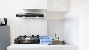 Apartament, 2 dormitoris | Cuina privada | Frigorífic, placa de cuina i utensilis de cuina, vaixella i coberteria