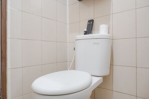 Studio | Bathroom | Free toiletries, towels - Cozy Studio At Tifolia Apartment (Jakarta)