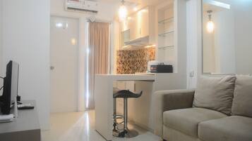 Departamento, 2 habitaciones | Área de sala de estar | Televisión