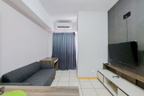 Apartment, 2 Bedrooms | Living area