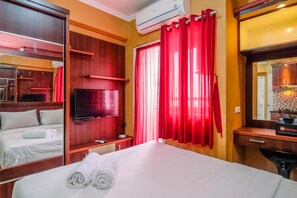 Free WiFi - Fancy And Nice Studio At Green Pramuka City Apartment (Jakarta)