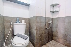 Estudio | Baño | Artículos de higiene personal gratuitos y toallas