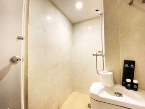 Apartment, 2 Bedrooms | Bilik Mandi | Kelengkapan dandanan diri percuma, tuala disediakan 