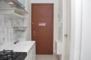 Private kitchen - Stunning And Comfy Studio At Signature Park Grande Apartment (Jakarta)