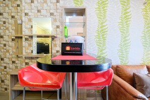 Apartment, 1 Bedroom | In-room dining