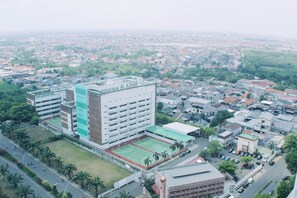 إطلالة على المدينة من المنشأة