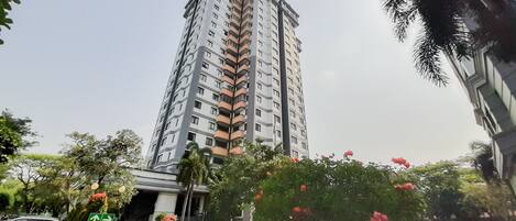 المنشأة من الخارج