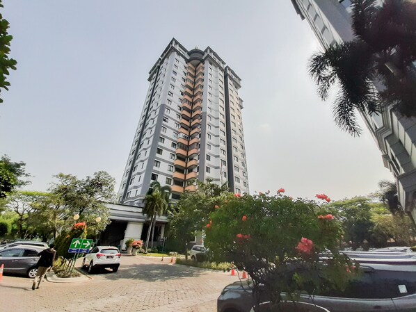Exterior - Spacious 3Br At Kondominium Golf Karawaci Apartment (Curug)