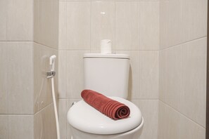 Studio | Bathroom