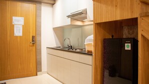 Apartment, 2 Bedrooms | Private kitchen - Comfort 2Br Loft Apartment At Maqna Residence (Jakarta)