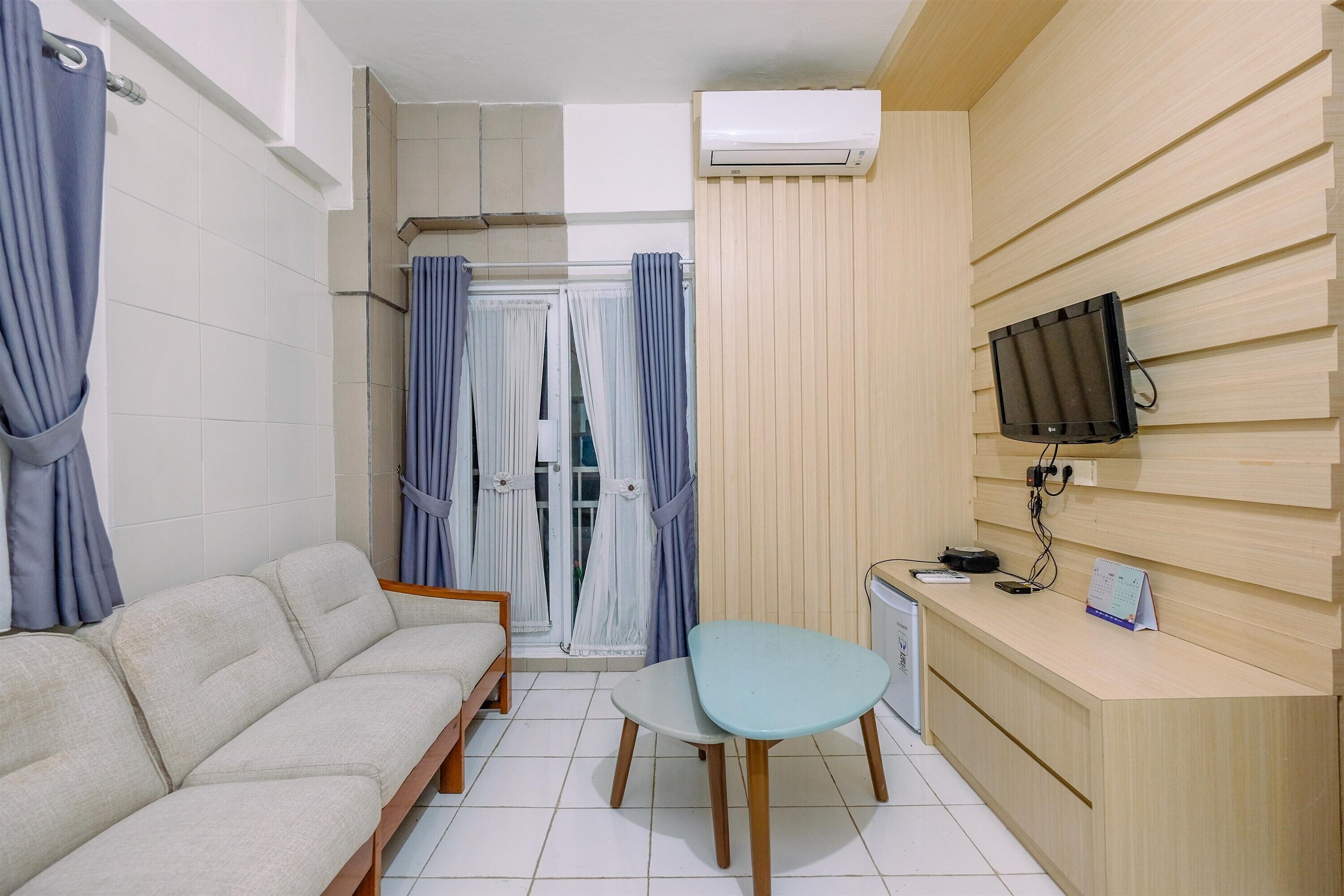 Departamento, 2 habitaciones | Área de sala de estar | Televisión 