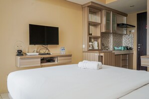 Studio | Free WiFi - Modern And Relax Studio Room At Serpong Greenview Apartment (South Tangerang)