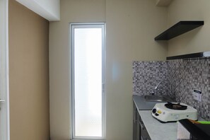 Private kitchen - Strategic 1Br At Bassura City Apartment (Jakarta)