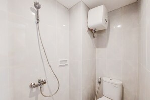 Studio | Bathroom - Modern And Tidy Studio Serpong Garden Apartment (Cisauk)