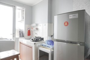 Private kitchen - Homey And Tidy 2Br Apartment At Seasons City Latumenten (Jakarta)