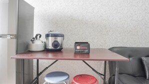 Apartemen, 2 kamar tidur | Makan di kamar