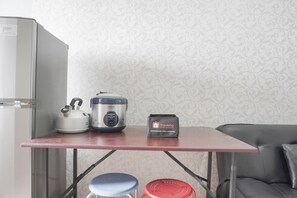 Apartment, 2 Bedrooms | In-room dining