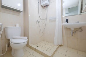 A bathroom with a toilet, shower, and sink. - Warm And Restful Studio At Springlake Summarecon Apartment (Bekasi)