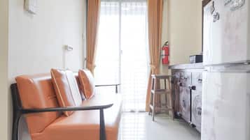 Apartment, 2 Bedrooms | Living area