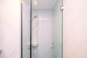 Studio - 2 sovrum | Badrum | Gratis toalettartiklar och handdukar