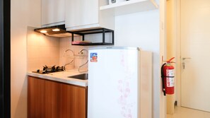 Studio | Eigene Küche | Kühlschrank, Herdplatte, Kochgeschirr/Geschirr/Besteck