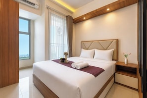 Studio | Bed sheets - Calm Studio At Supermall Mansion Apartment Benson Tower (Surabaya)