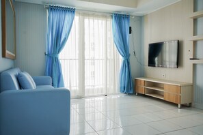 Apartment, 2 Schlafzimmer | Wohnbereich | Fernseher