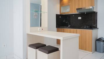 Apartment, 2 Bedrooms | In-room dining