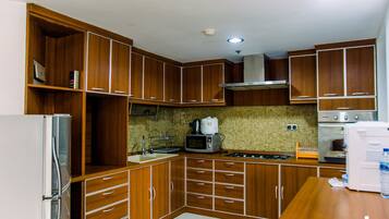 Apartment, 2 Bedrooms | Private kitchen | Fridge, stovetop, cookware/dishes/utensils