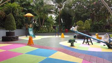 Zona de juegos infantil al aire libre