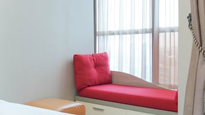 A room with a window seat featuring a red cushion and a white drawer below. - Fully Furnished With Cozy Studio Gp Plaza Apartment (Jakarta)