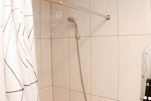 Monolocale | Bagno | Set di cortesia gratuito, asciugamani