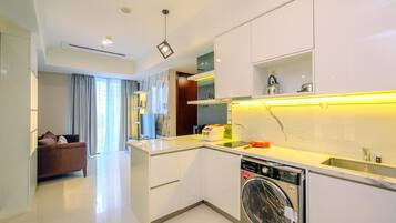 Apartment, 2 Bedrooms | Private kitchen | Fridge, stovetop, cookware/dishes/utensils