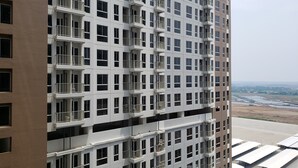 A multi-story building with balconies and large windows. - Minimalist And Comfortable Studio Apartment Tokyo Riverside Pik 2 (Teluknaga)