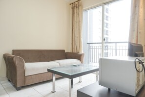 Departamento, 2 habitaciones | Área de sala de estar | Televisión