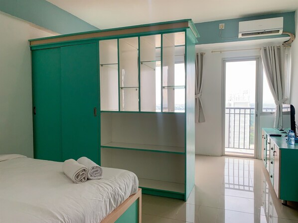 Studio | Free WiFi - Cozy Studio At Park View Condominium Apartment (Depok)