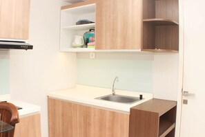 Apartment, 2 Bedrooms | Private kitchen | Fridge, stovetop, cookware/dishes/utensils - Comfortable 2Br At Springlake Summarecon Bekasi Apartment (Bekasi)