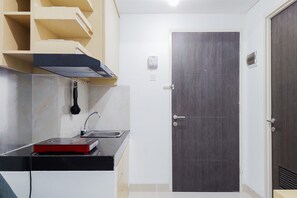 Apartment, 1 Bedroom | Private kitchen - Fully Furnished 1Br With Study Room At Serpong Garden Apartment (Cisauk)