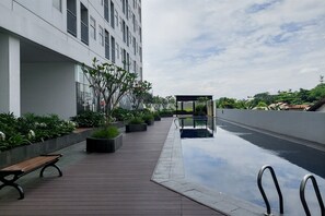 Outdoor pool - Fully Furnished 1Br With Study Room At Serpong Garden Apartment (Cisauk)