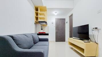 Apartamento, 1 habitación | Zona de estar | Una televisión