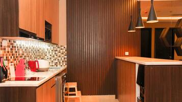 Apartment, 2 Bedrooms | Private kitchen | Fridge, stovetop, cookware/dishes/utensils