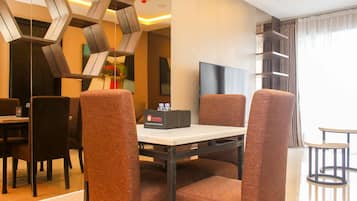 Apartment, 2 Bedrooms | In-room dining
