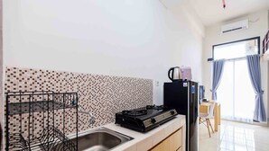 Studio | Dapur peribadi | Peti sejuk, dapur, alat memasak/pinggan mangkuk/perkakas dapur 