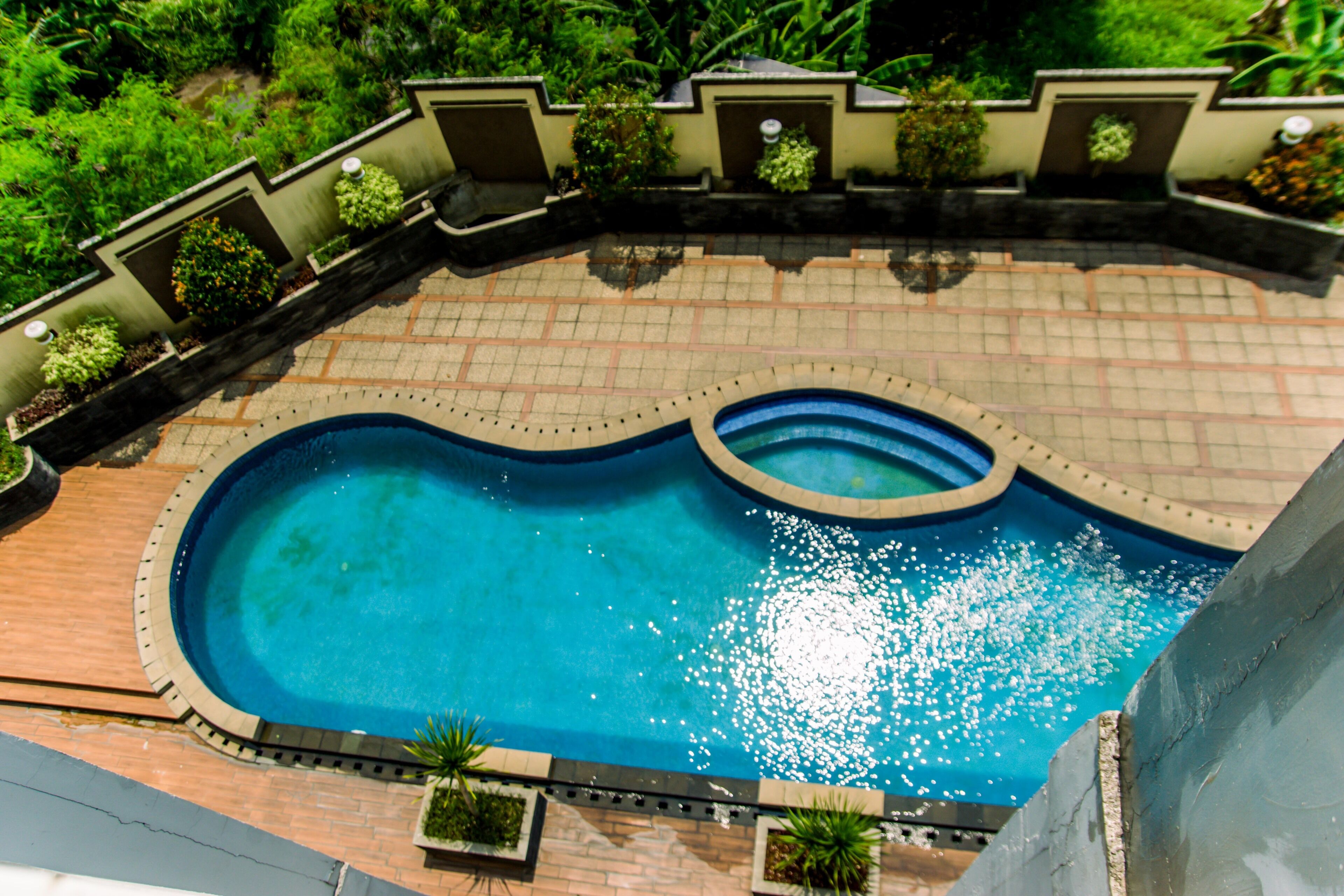 حمام سباحة خارجي