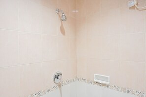 Appartamento, 1 camera da letto | Bagno | Set di cortesia gratuito, asciugamani