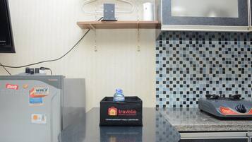 Studio | Private kitchen | Fridge, stovetop, cookware/dishes/utensils