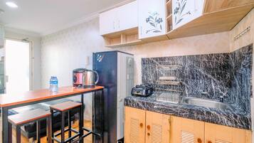 Apartment, 2 Bedrooms | Private kitchen